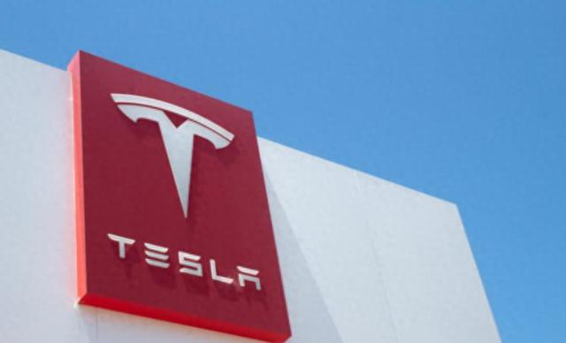 Tesla Dojo 3 Chip Supply Chain Adjustment: Samsung 2nm Process + Intel EMIB Packaging